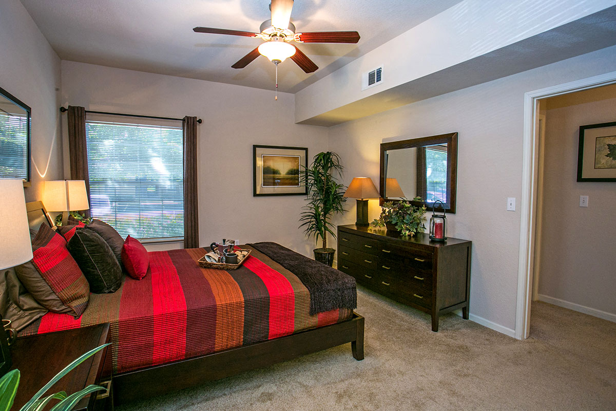 Rolling Oaks Apartment Homes photo 3
